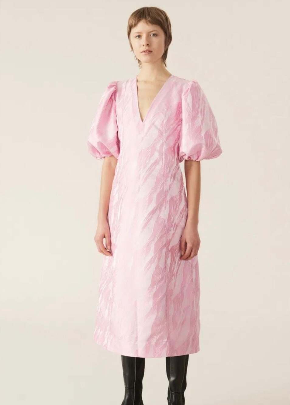 Ganni Pink Metallic Jacquard Puff Sleeve V-Neck Midi Dress - Picture 3 of 4